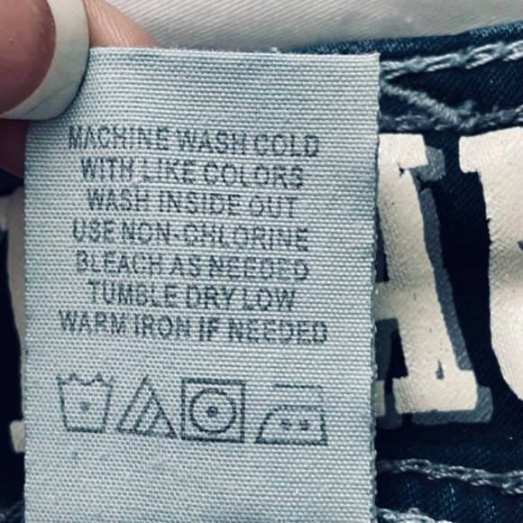 Hydraulic Lola Curvy Jean Shorts - Picture 6 of 7